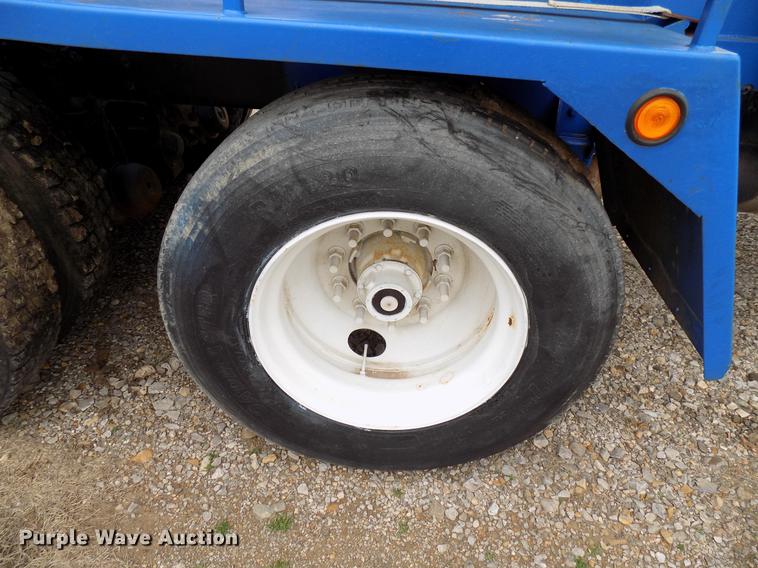 image for item DD3675 2003 Sterling LT9513 bulk cement truck