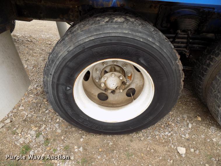 image for item DD3675 2003 Sterling LT9513 bulk cement truck