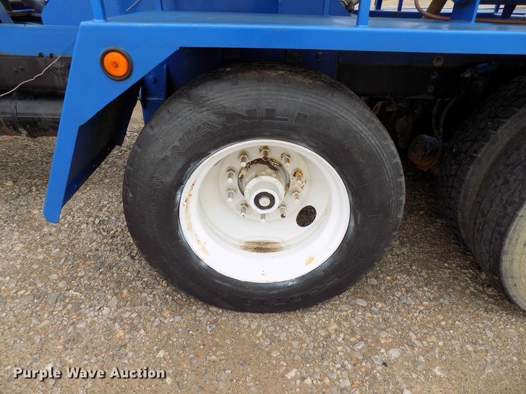 image for item DD3675 2003 Sterling LT9513 bulk cement truck