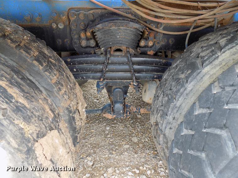 image for item DD3675 2003 Sterling LT9513 bulk cement truck