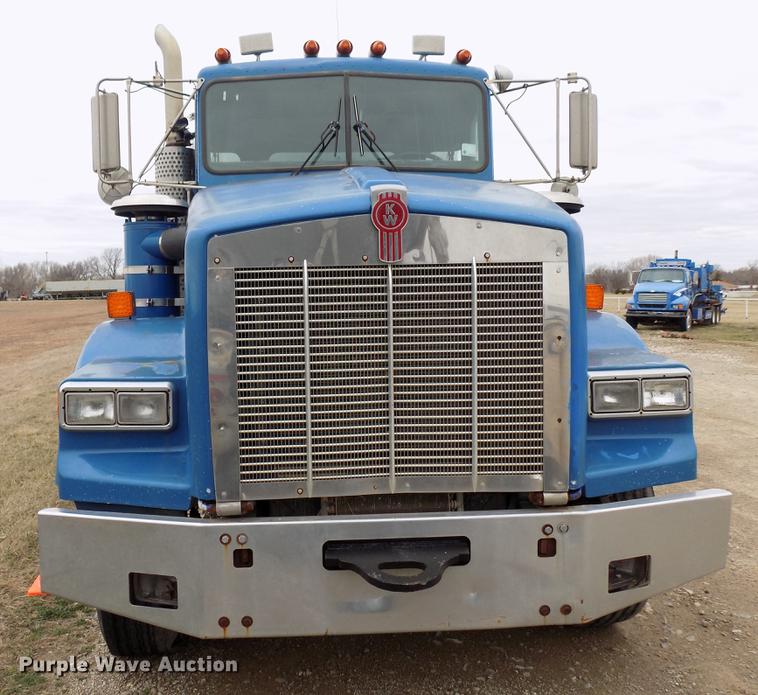 image for item DD3679 1996 Kenworth T800 bulk cement truck