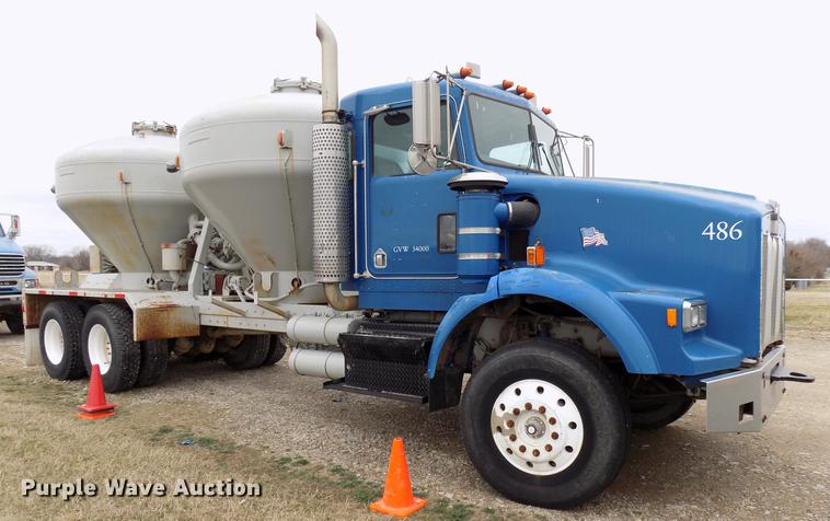 image for item DD3679 1996 Kenworth T800 bulk cement truck