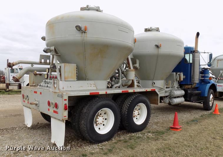 image for item DD3679 1996 Kenworth T800 bulk cement truck