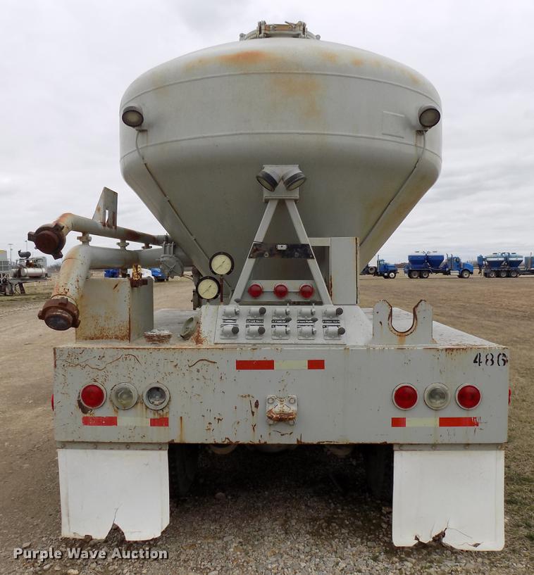 image for item DD3679 1996 Kenworth T800 bulk cement truck