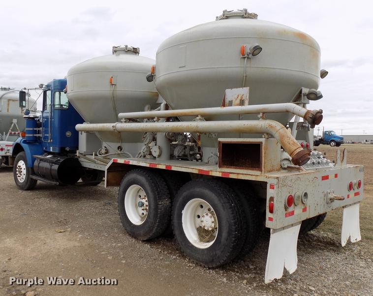image for item DD3679 1996 Kenworth T800 bulk cement truck