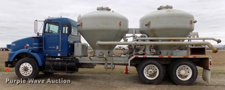 image for item DD3679 1996 Kenworth T800 bulk cement truck