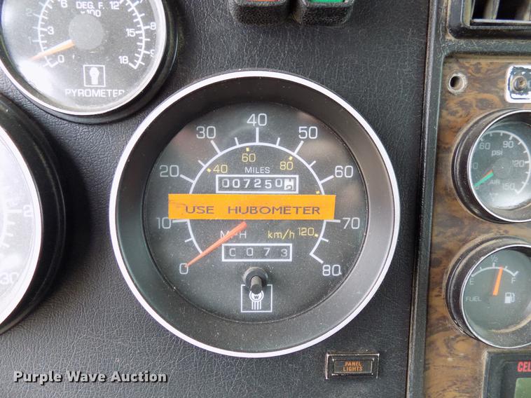 image for item DD3679 1996 Kenworth T800 bulk cement truck