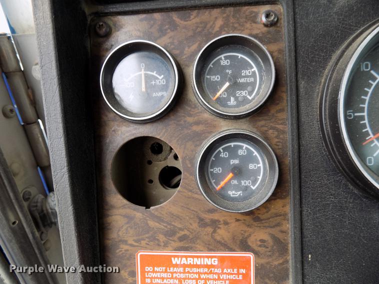 image for item DD3679 1996 Kenworth T800 bulk cement truck