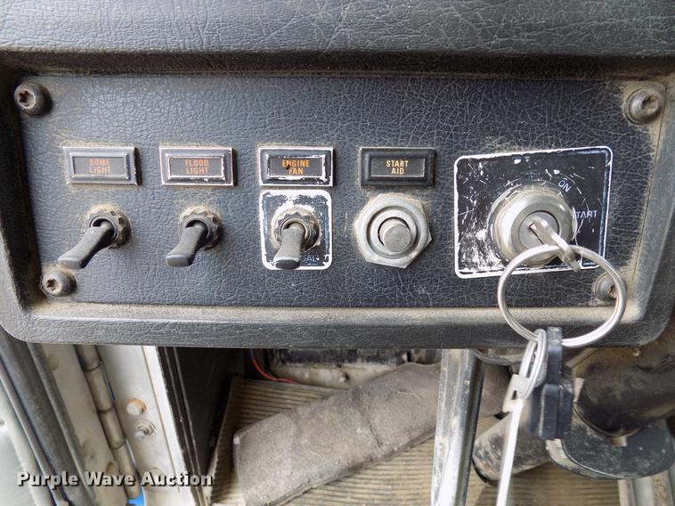 image for item DD3679 1996 Kenworth T800 bulk cement truck