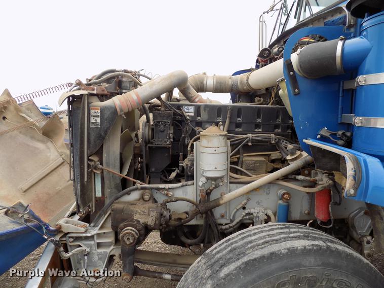 image for item DD3679 1996 Kenworth T800 bulk cement truck