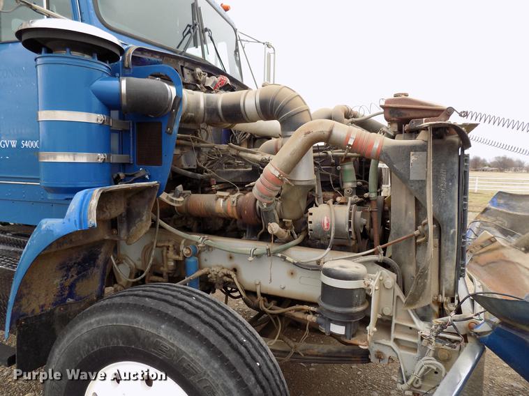 image for item DD3679 1996 Kenworth T800 bulk cement truck