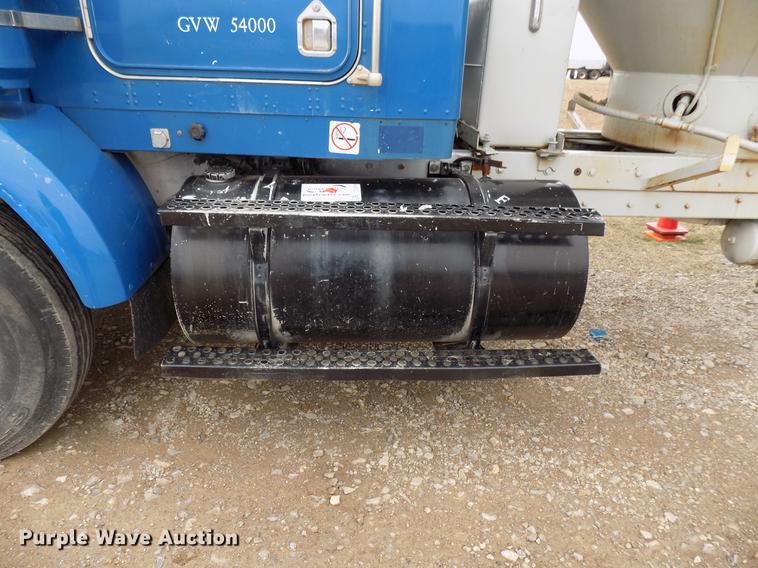 image for item DD3679 1996 Kenworth T800 bulk cement truck