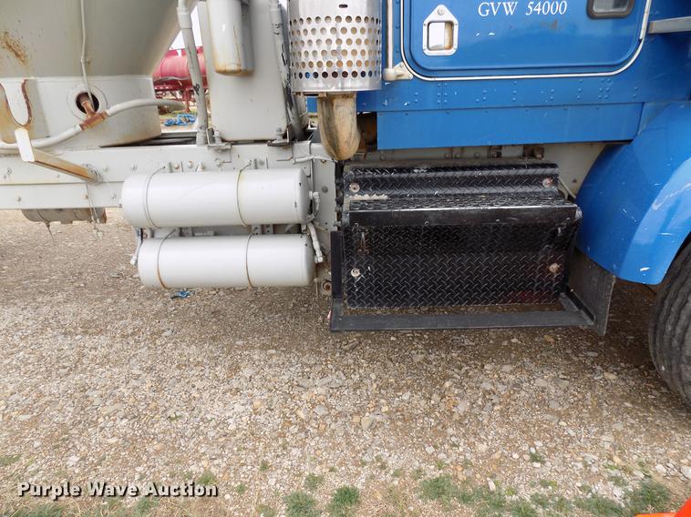 image for item DD3679 1996 Kenworth T800 bulk cement truck