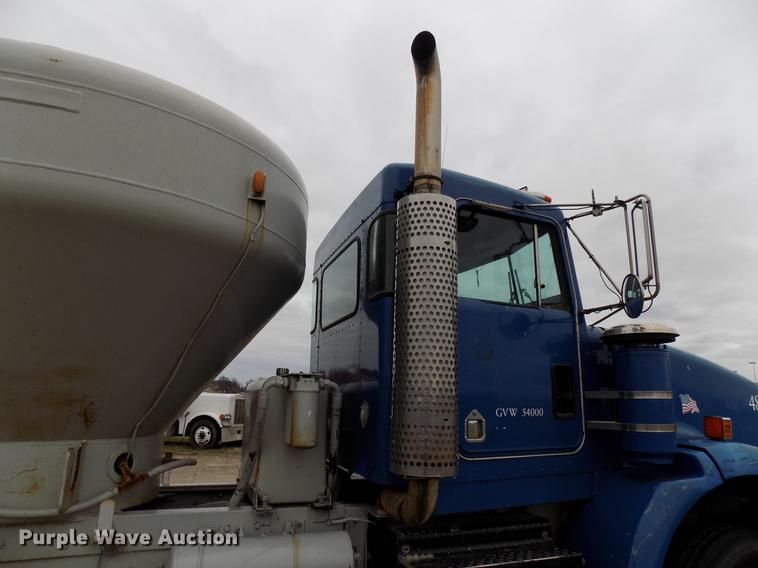 image for item DD3679 1996 Kenworth T800 bulk cement truck