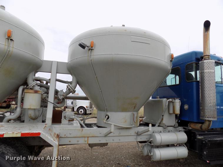 image for item DD3679 1996 Kenworth T800 bulk cement truck