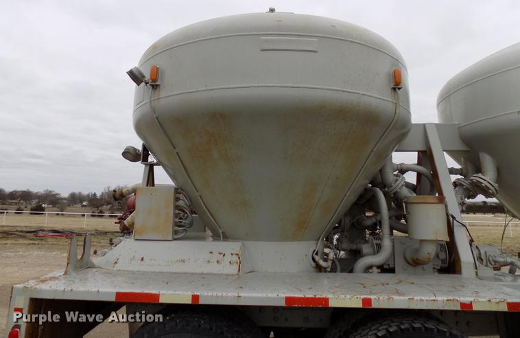 image for item DD3679 1996 Kenworth T800 bulk cement truck
