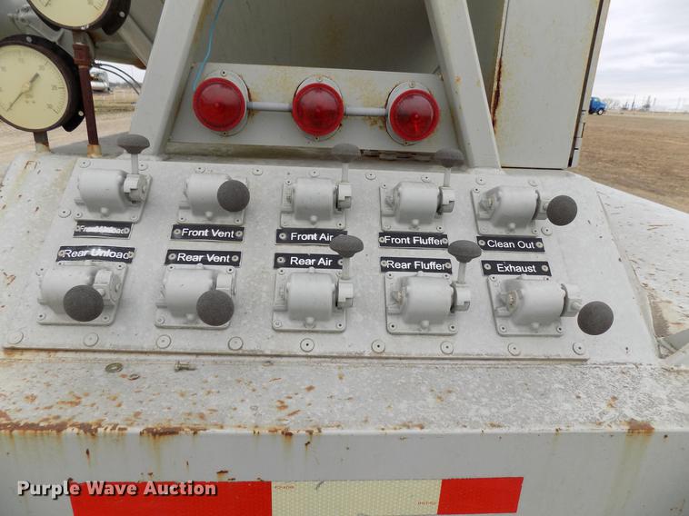 image for item DD3679 1996 Kenworth T800 bulk cement truck