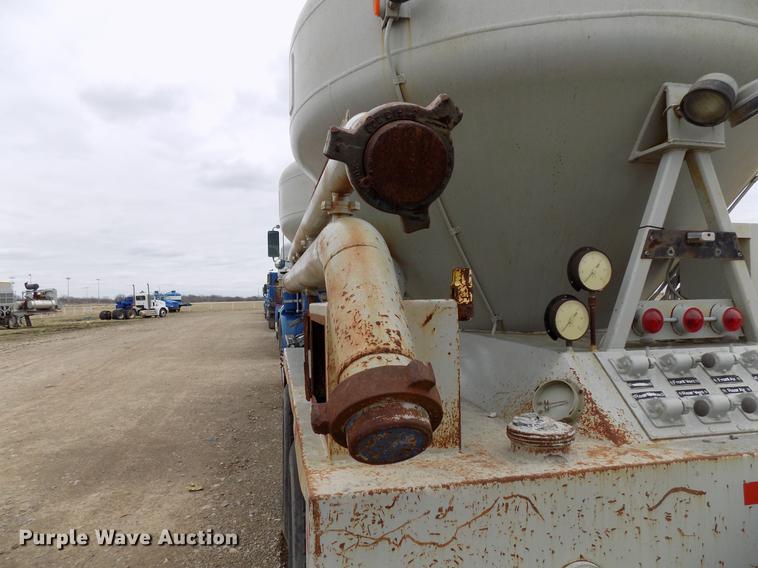 image for item DD3679 1996 Kenworth T800 bulk cement truck