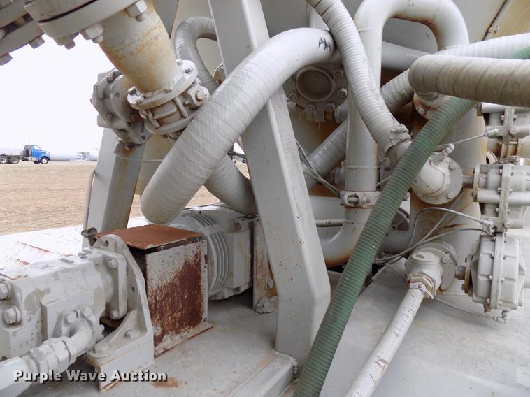 image for item DD3679 1996 Kenworth T800 bulk cement truck