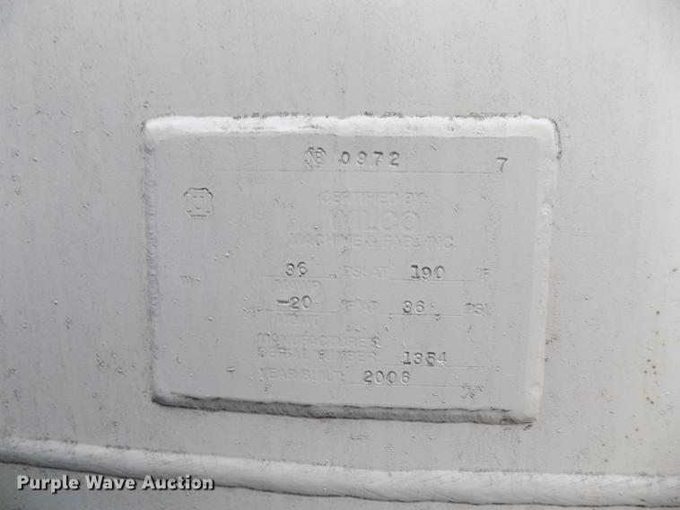 image for item DD3679 1996 Kenworth T800 bulk cement truck