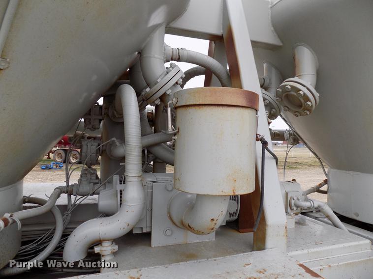 image for item DD3679 1996 Kenworth T800 bulk cement truck