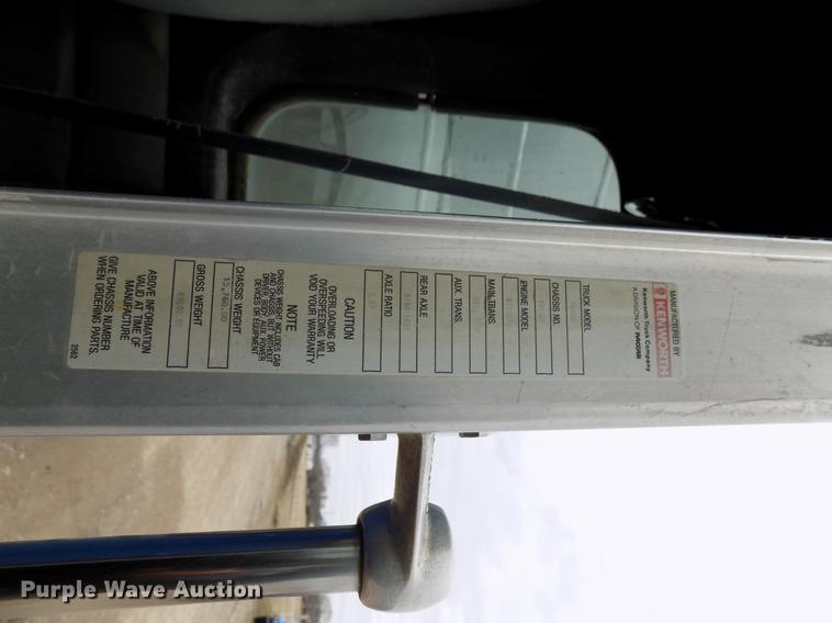 image for item DD3679 1996 Kenworth T800 bulk cement truck