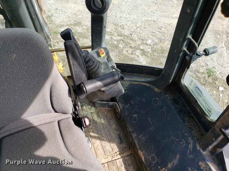 image for item DD3995 2014 John Deere 410K backhoe