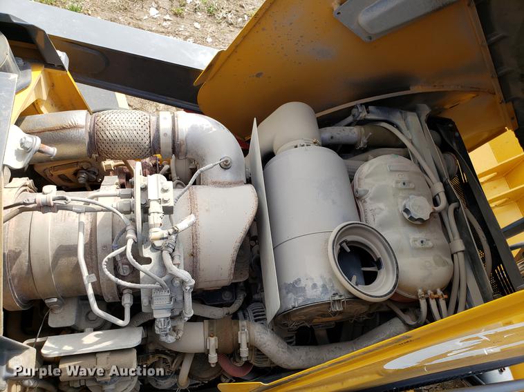 image for item DD3995 2014 John Deere 410K backhoe