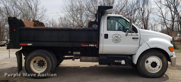 image for item DD4007 2006 Ford F650 Super Duty dump truck