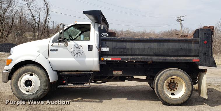 image for item DD4007 2006 Ford F650 Super Duty dump truck