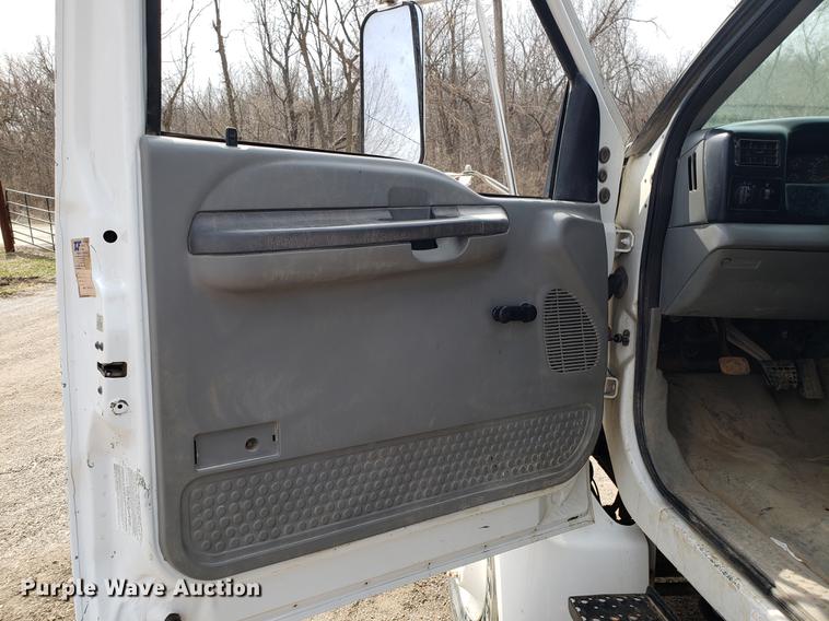 image for item DD4007 2006 Ford F650 Super Duty dump truck