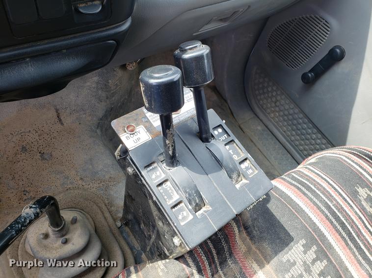 image for item DD4007 2006 Ford F650 Super Duty dump truck