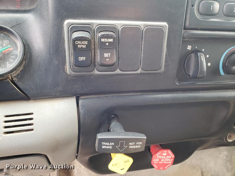 image for item DD4007 2006 Ford F650 Super Duty dump truck