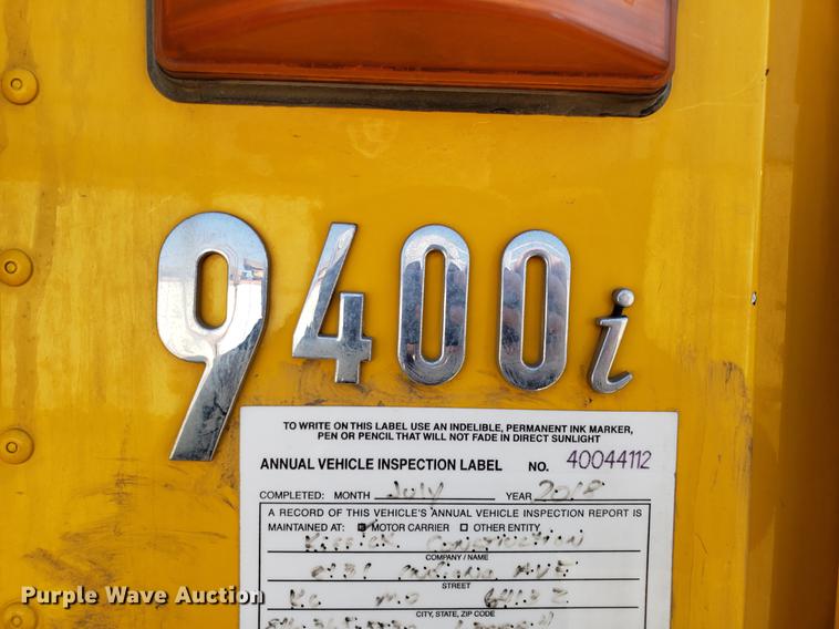 image for item DD4033 2005 International 9400i semi truck