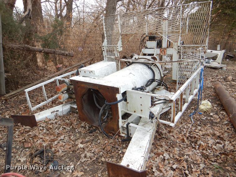 image for item DE0070 1997 IMT 10642 crane