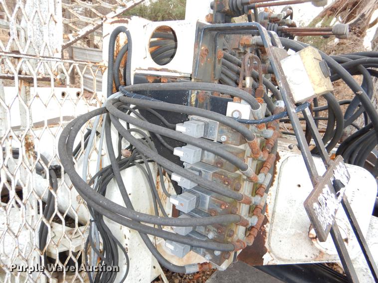 image for item DE0070 1997 IMT 10642 crane