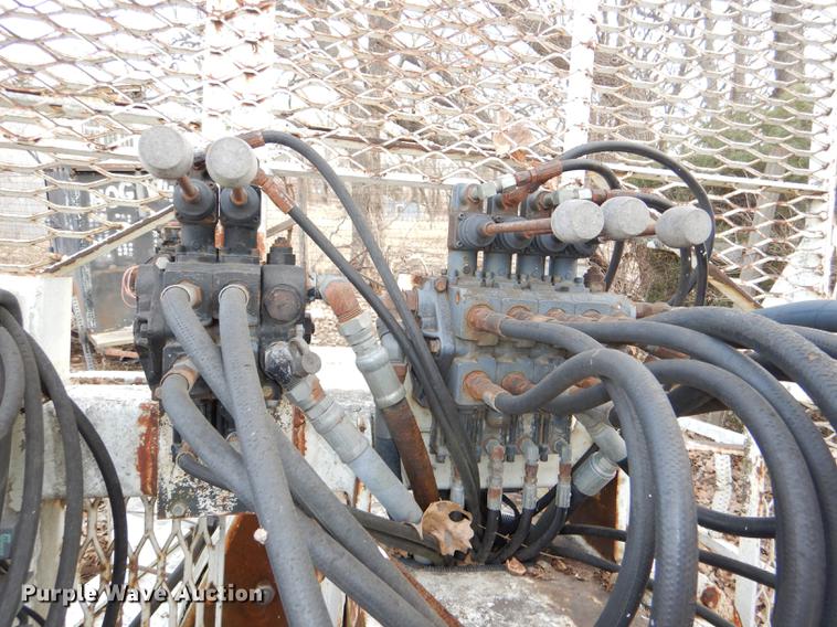 image for item DE0070 1997 IMT 10642 crane