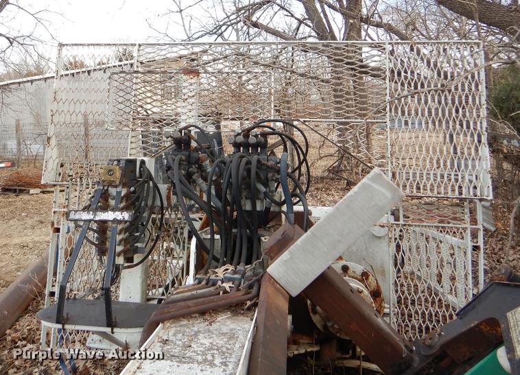 image for item DE0070 1997 IMT 10642 crane