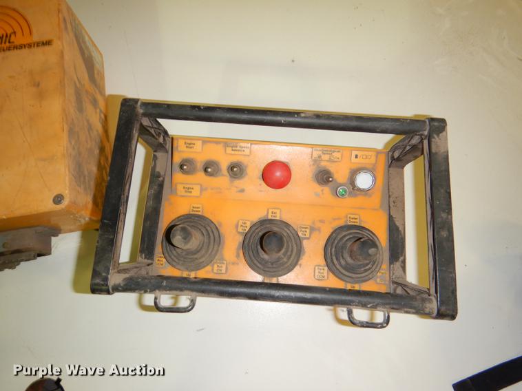 image for item DE0070 1997 IMT 10642 crane