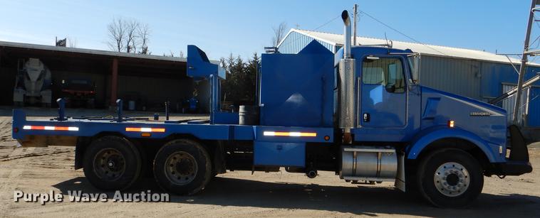 image for item DE0160 2003 Kenworth T800 tank truck