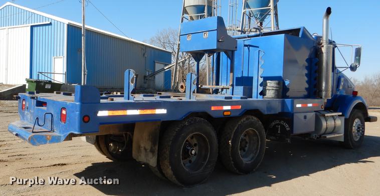 image for item DE0160 2003 Kenworth T800 tank truck