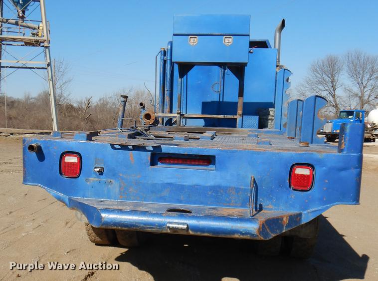 image for item DE0160 2003 Kenworth T800 tank truck