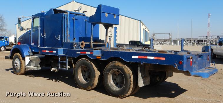 image for item DE0160 2003 Kenworth T800 tank truck