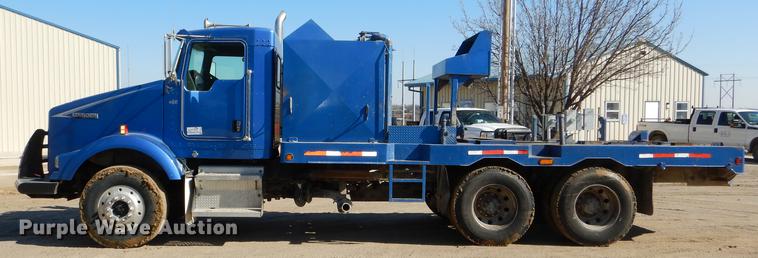 image for item DE0160 2003 Kenworth T800 tank truck