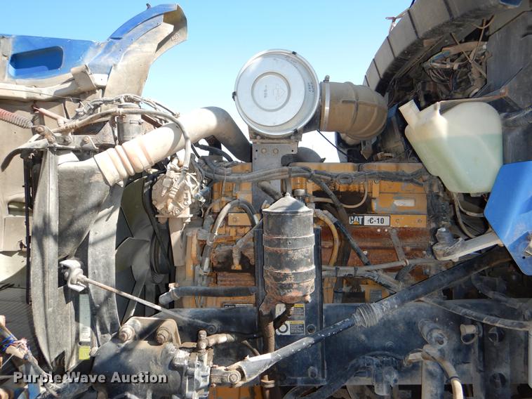 image for item DE0160 2003 Kenworth T800 tank truck