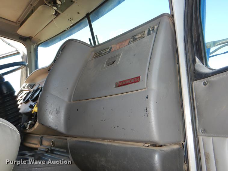 image for item DE0160 2003 Kenworth T800 tank truck