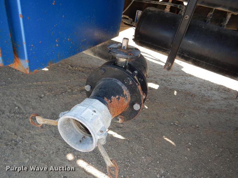 image for item DE0160 2003 Kenworth T800 tank truck