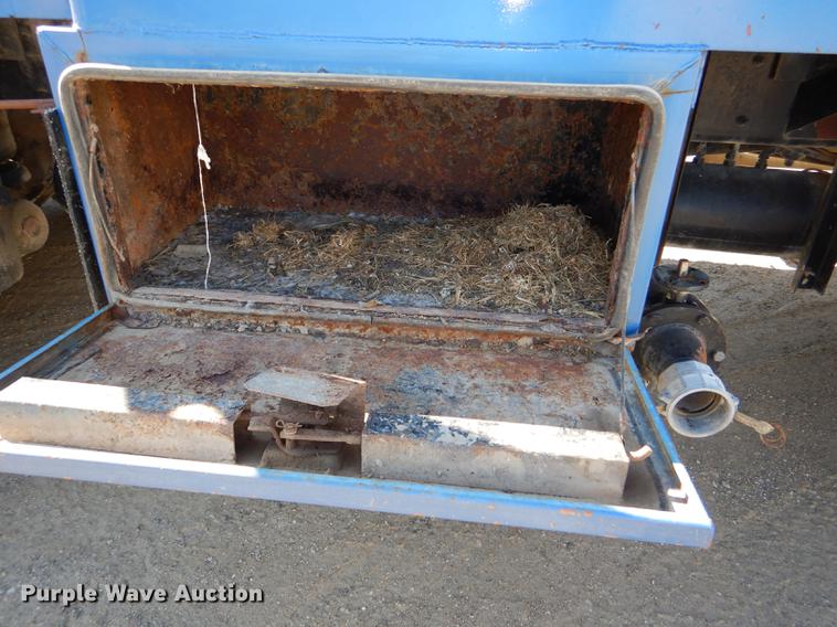 image for item DE0160 2003 Kenworth T800 tank truck