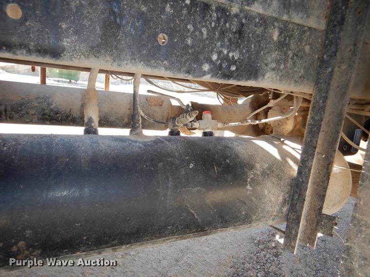 image for item DE0160 2003 Kenworth T800 tank truck