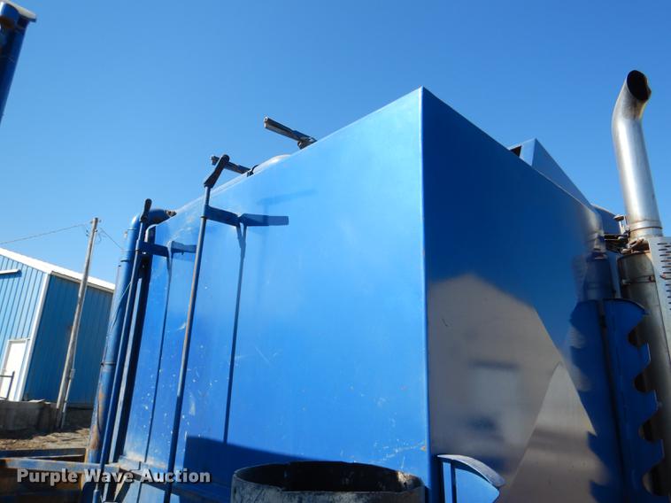 image for item DE0160 2003 Kenworth T800 tank truck